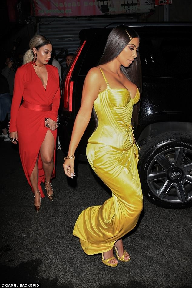 Kim Kardashian: pic #1035975