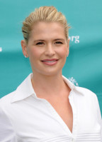 Kristy Swanson photo #