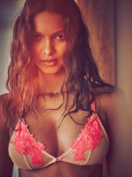 Lais Ribeiro photo #