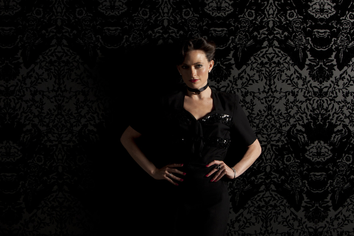 Lara Pulver: pic #1192311