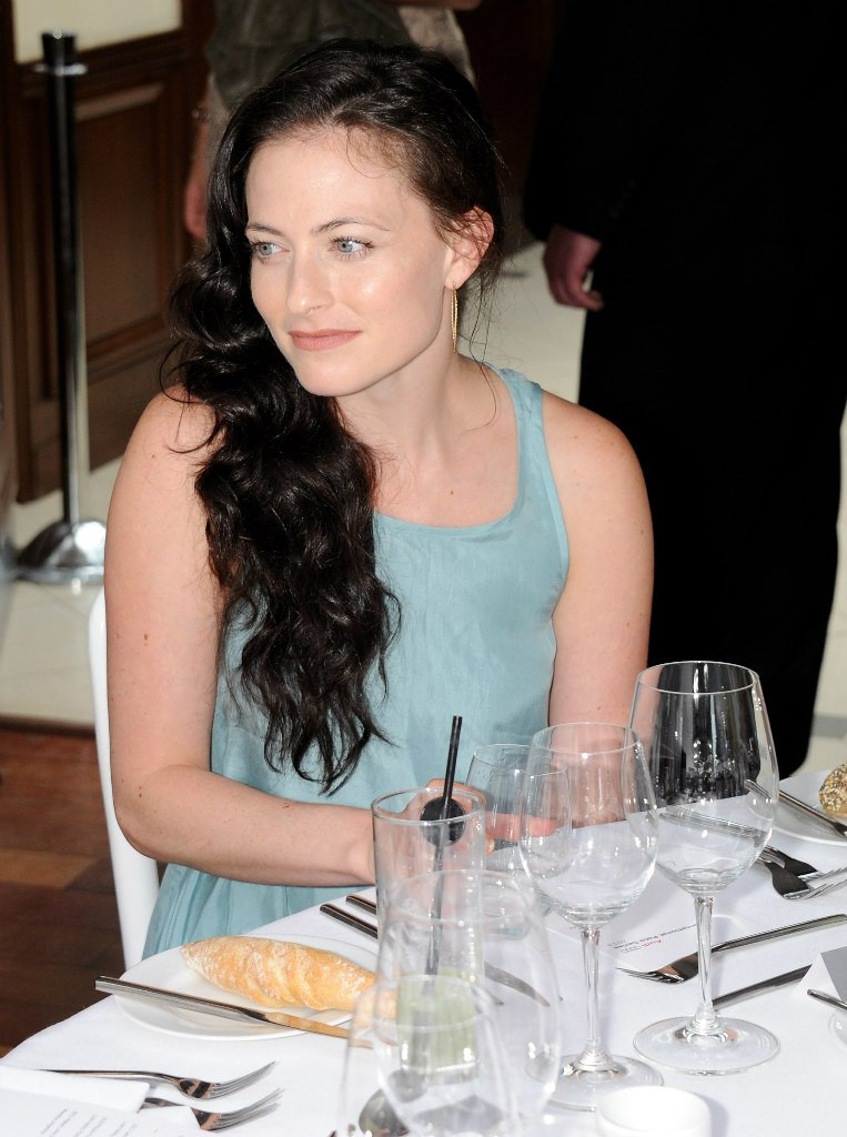 Lara Pulver: pic #671870