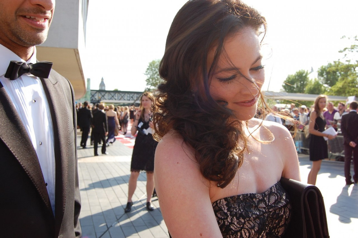 Lara Pulver: pic #672230