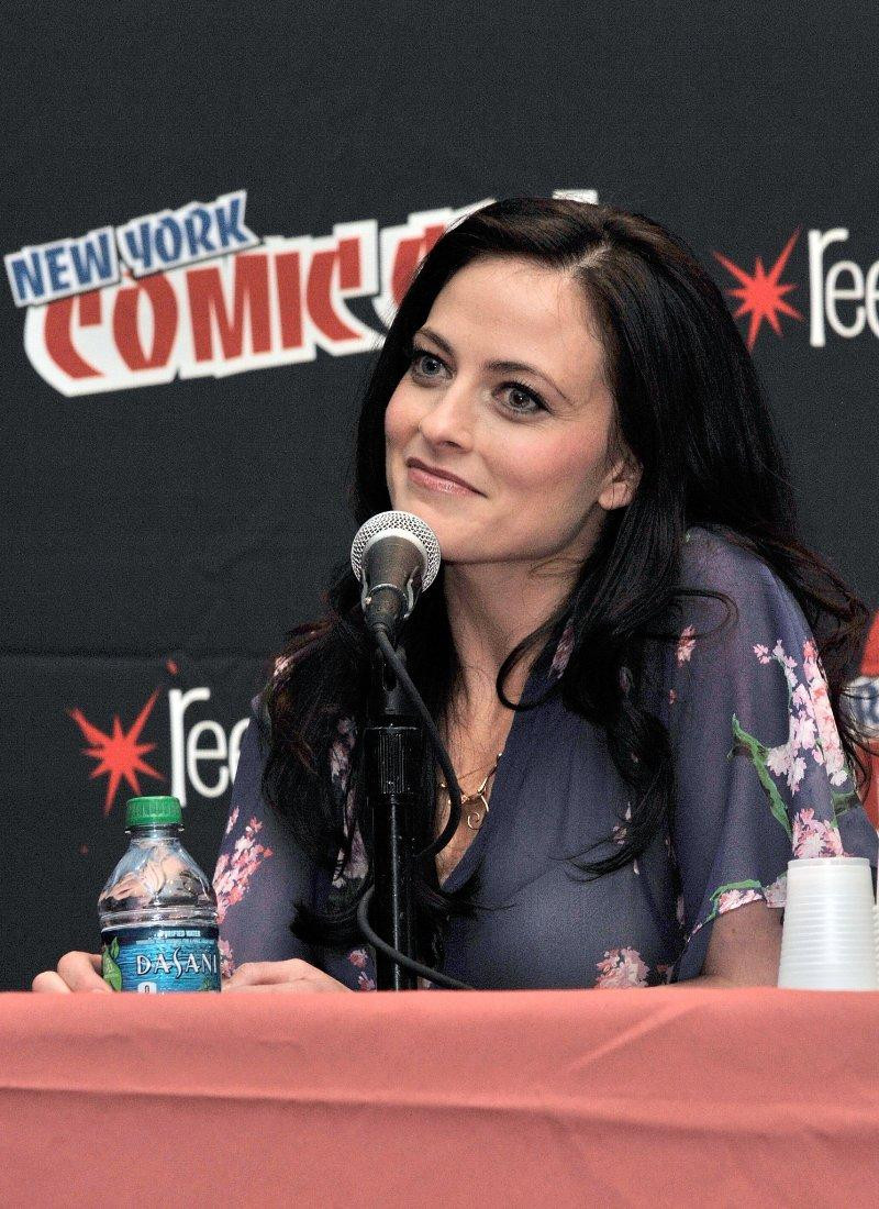 Lara Pulver: pic #672217