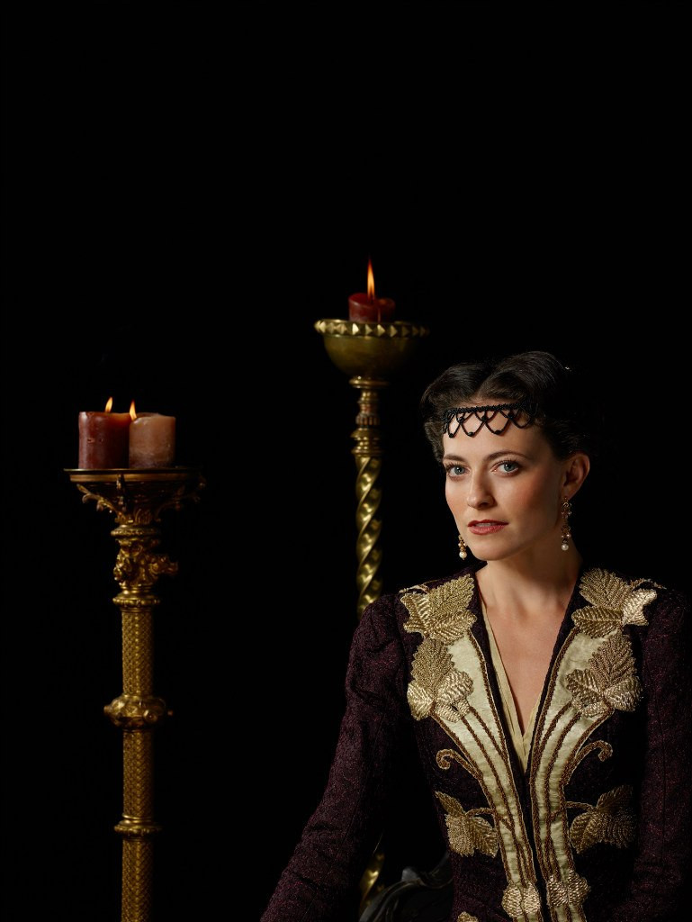 Lara Pulver: pic #672199