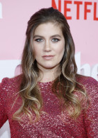 Laura Dreyfuss pic #1193001