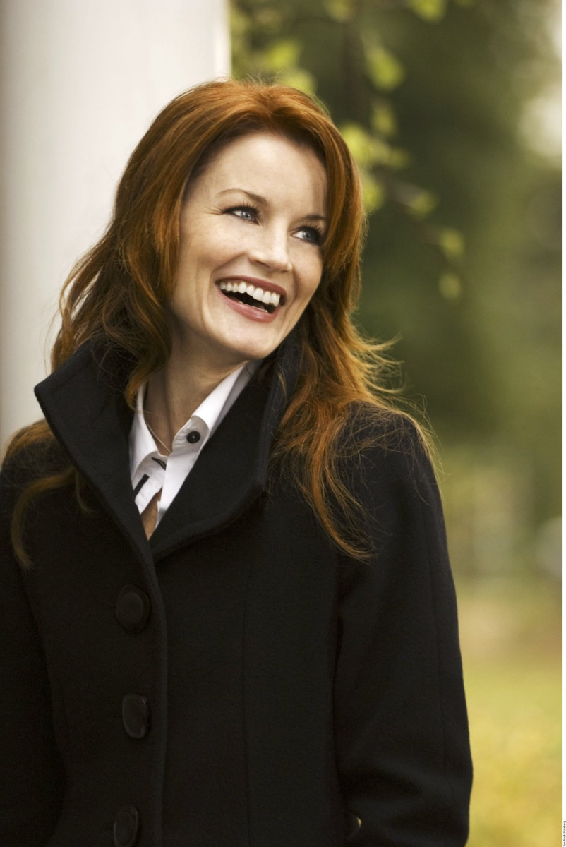 Laura Leighton: pic #208278