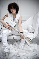 Laura Pergolizzi photo #