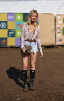 Laura Whitmore photo #