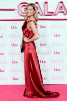 Laura Whitmore photo #