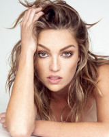 Lili Simmons photo #