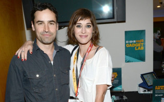 Lizzy Caplan photo #