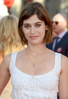 Lizzy Caplan photo #