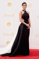 Lizzy Caplan photo #