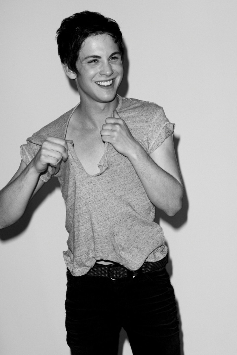 Logan Lerman: pic #557616