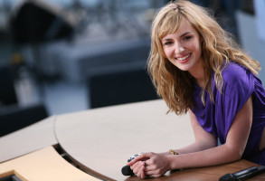 Louise Bourgoin photo #