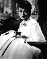 Luise Rainer photo #