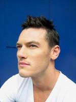 Luke Evans photo #