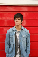 Luke Pasqualino photo #