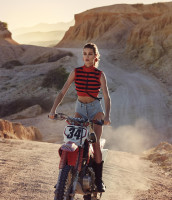 Luna Bijl photo #