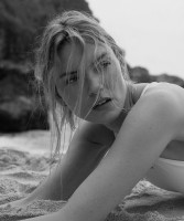 Martha Hunt photo #