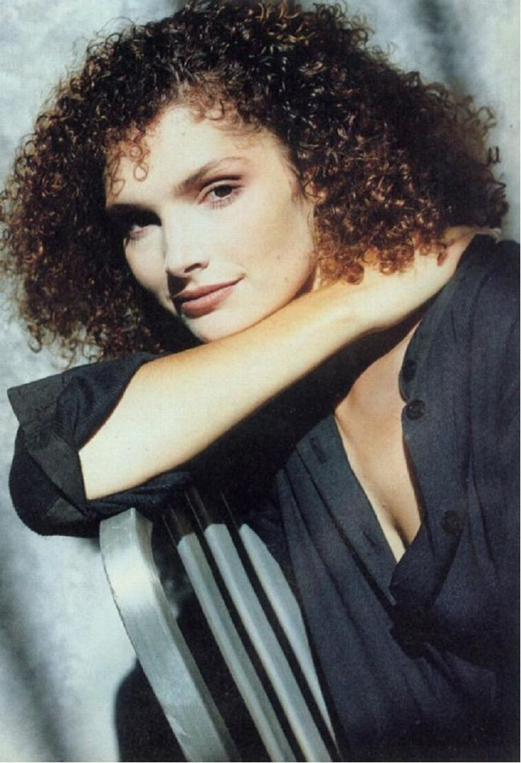 Mary Elizabeth Mastrantonio: pic #1313279