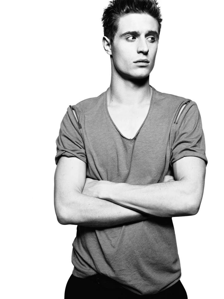 Max Irons: pic #472140