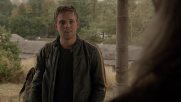 Max Thieriot photo #