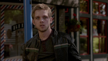 Max Thieriot photo #