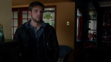 Max Thieriot photo #