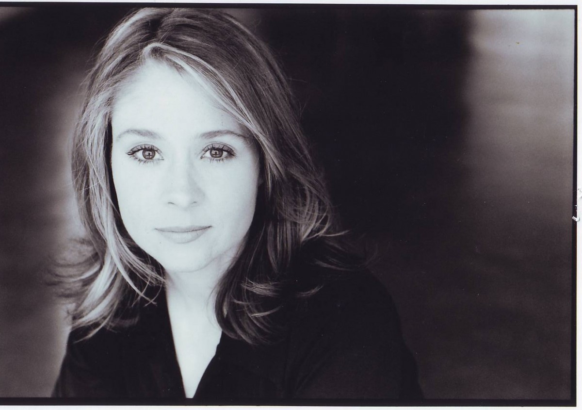 Megan Follows: pic #692154