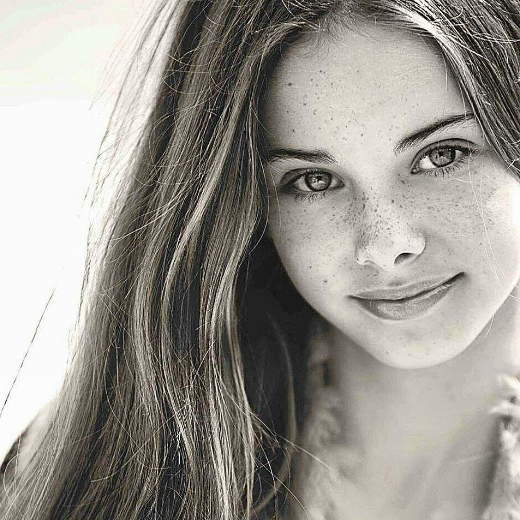 Meika Woollard: pic #1007683