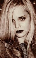 Mena Suvari photo #