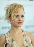 Mena Suvari photo #