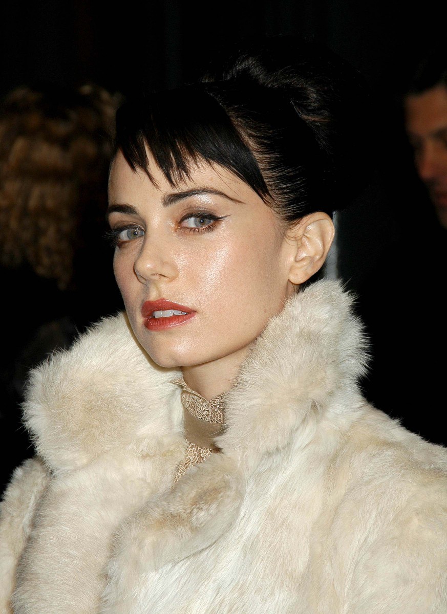 Mia Kirshner: pic #45973