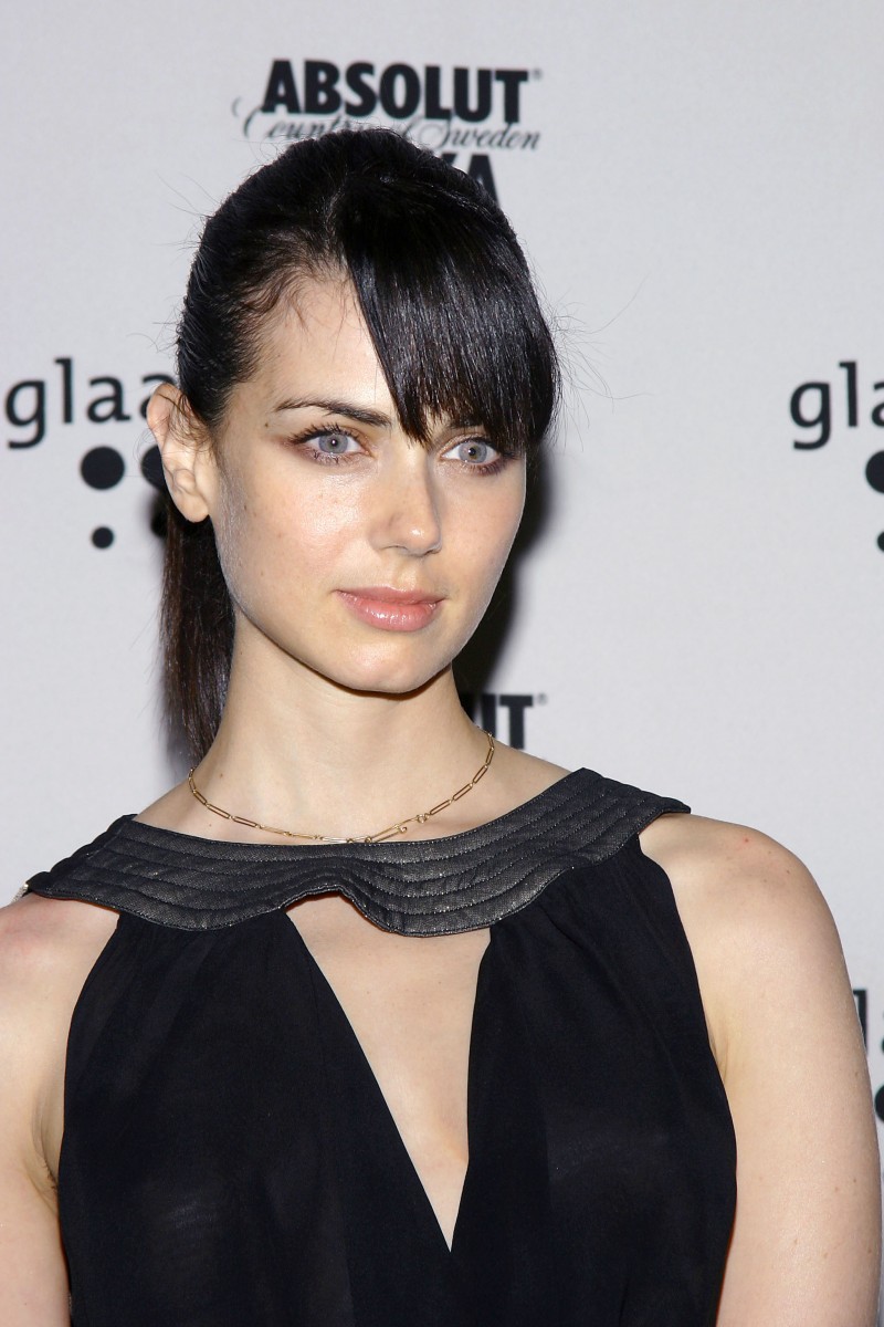 Mia Kirshner: pic #45975