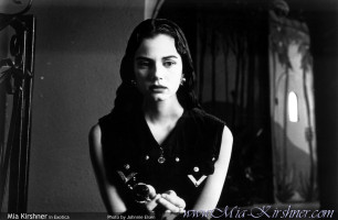 Mia Kirshner photo #