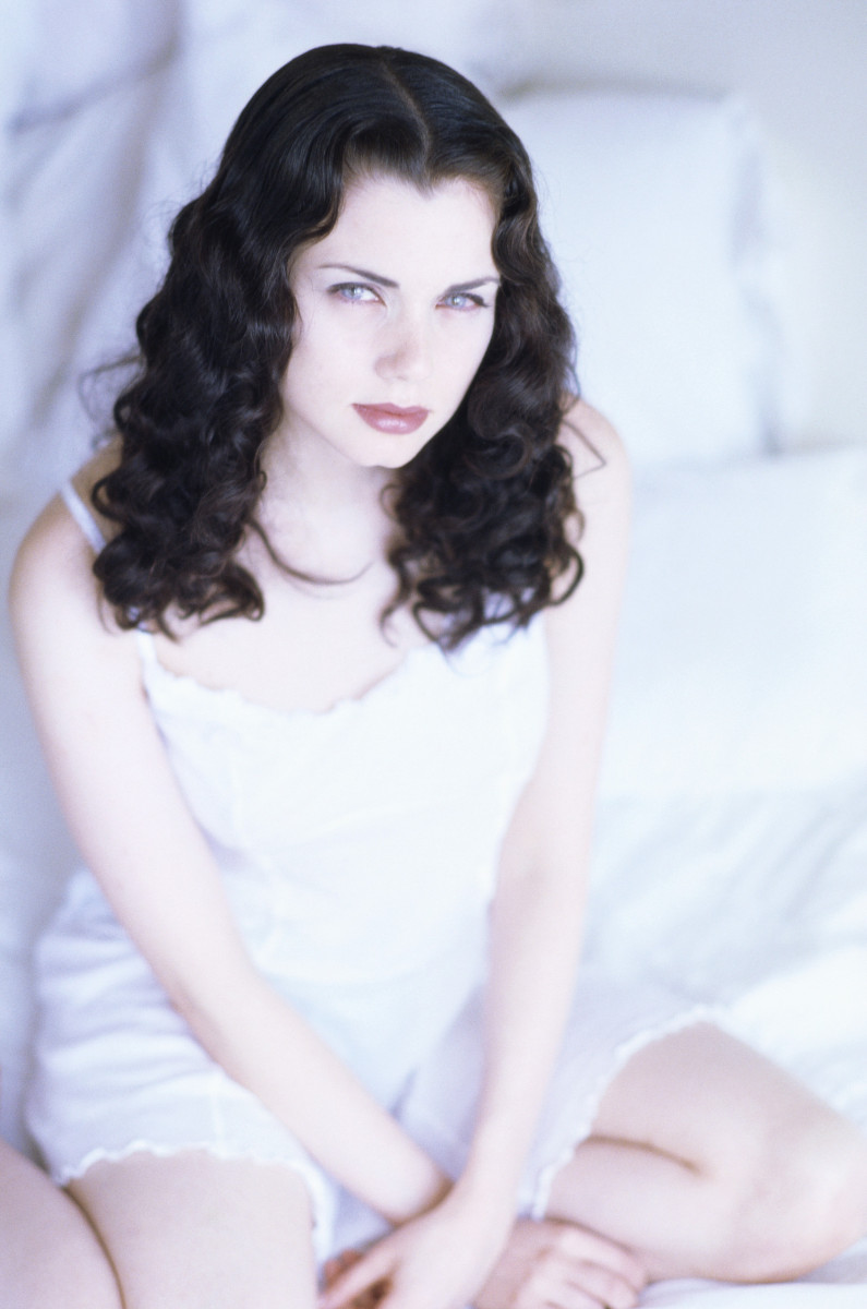 Mia Kirshner: pic #44151
