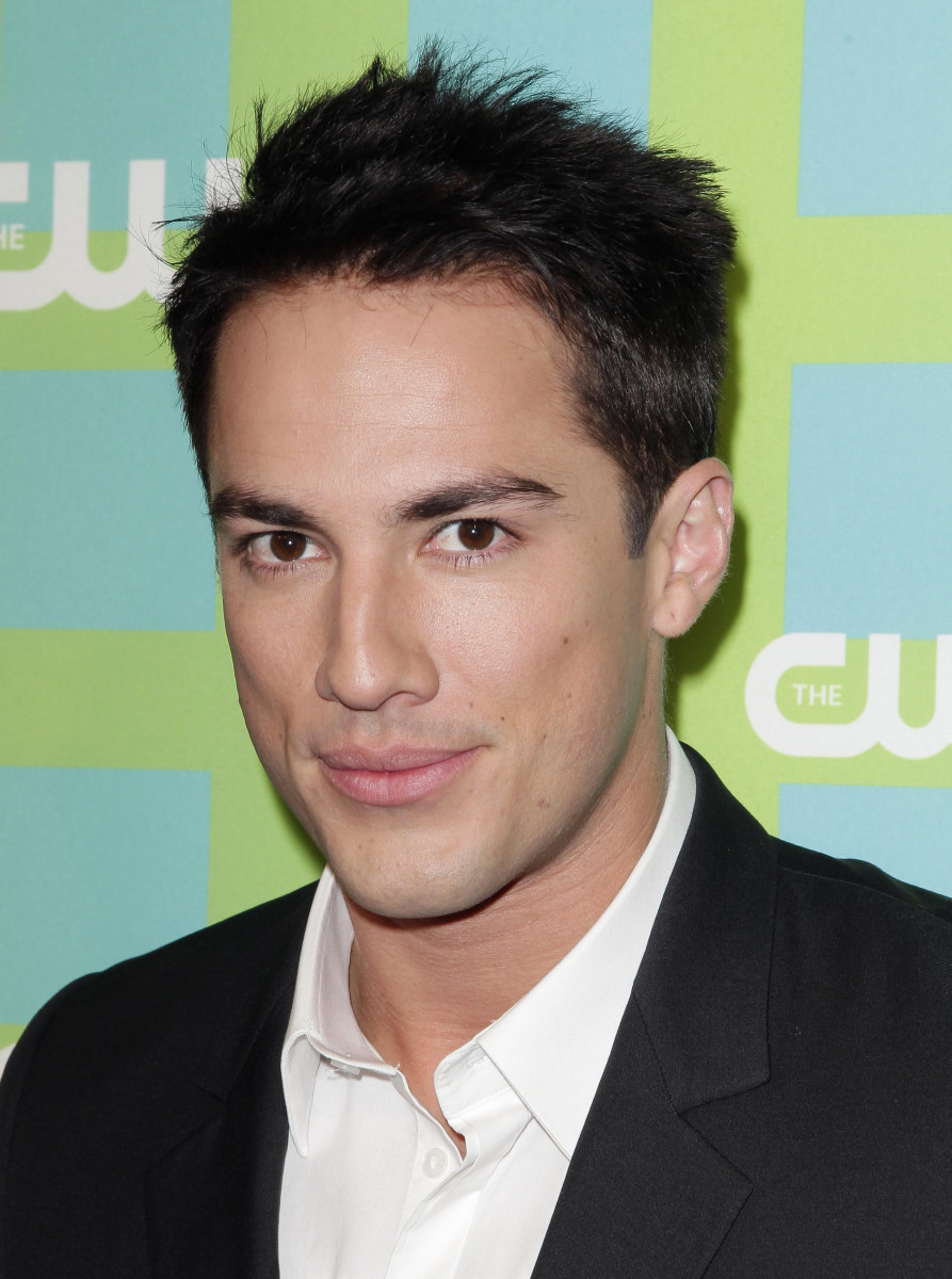 Michael Trevino: pic #491663