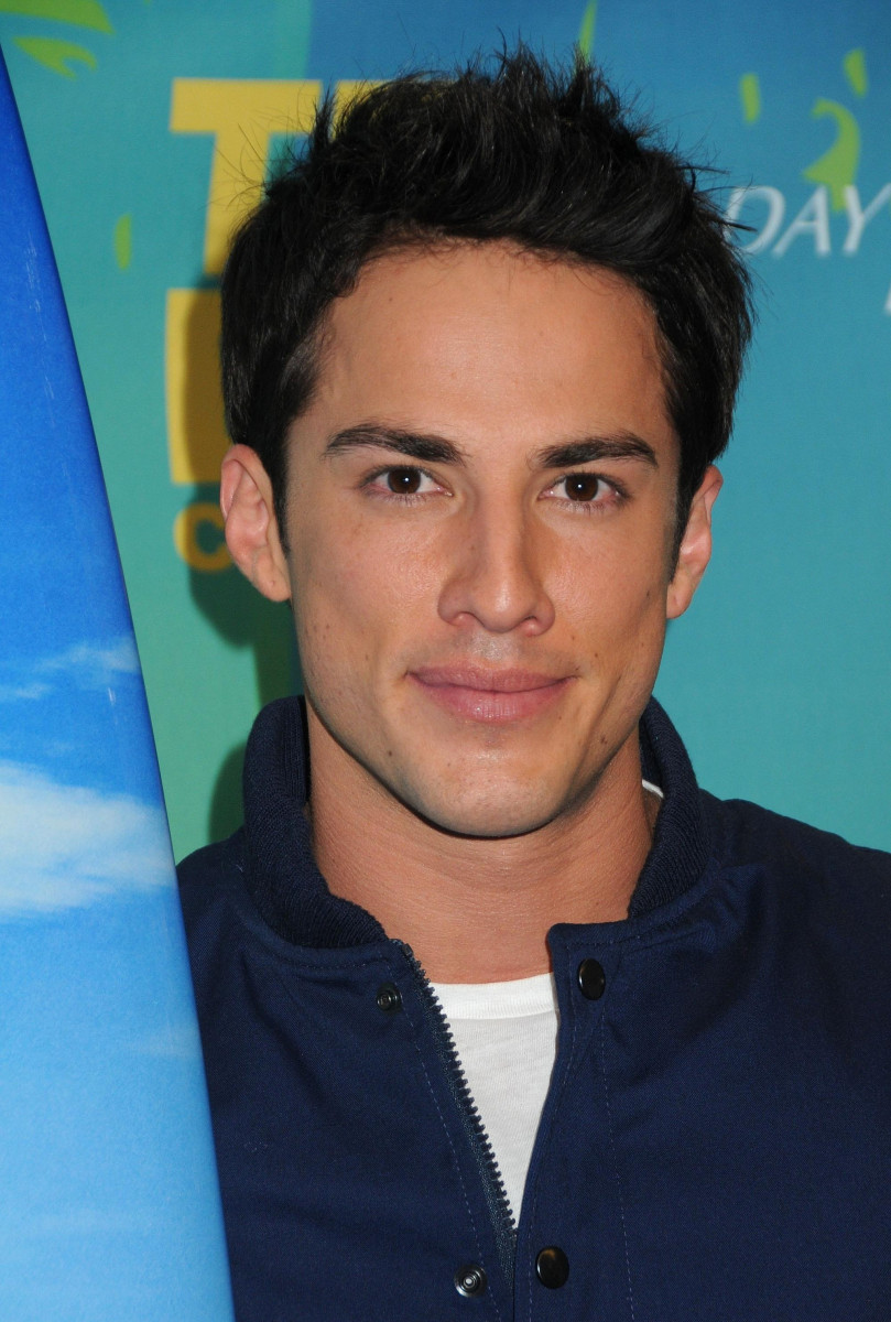 Michael Trevino: pic #449884