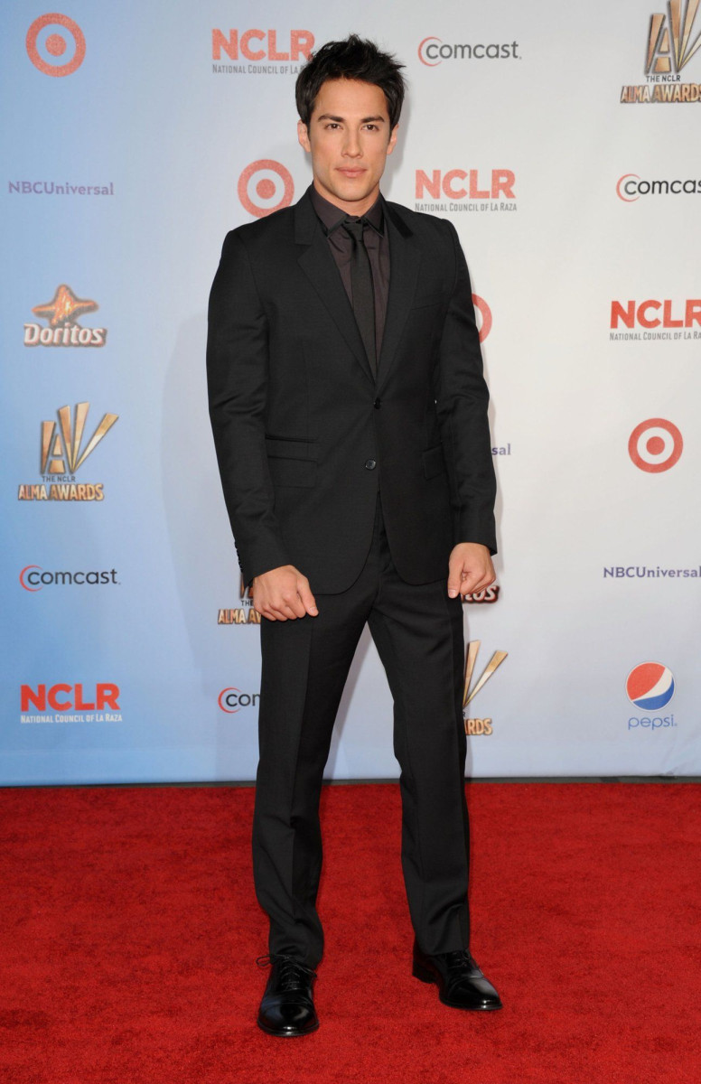 Michael Trevino: pic #449889