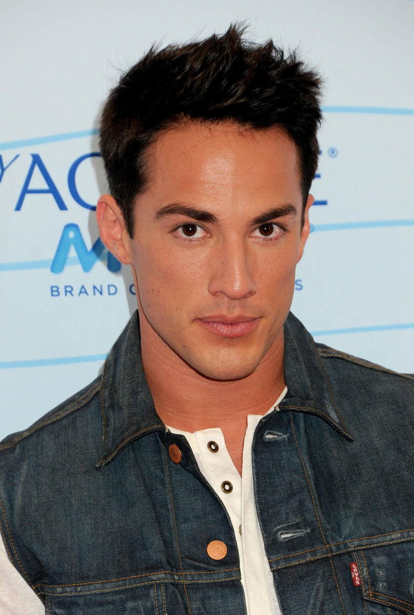 Michael Trevino: pic #516295