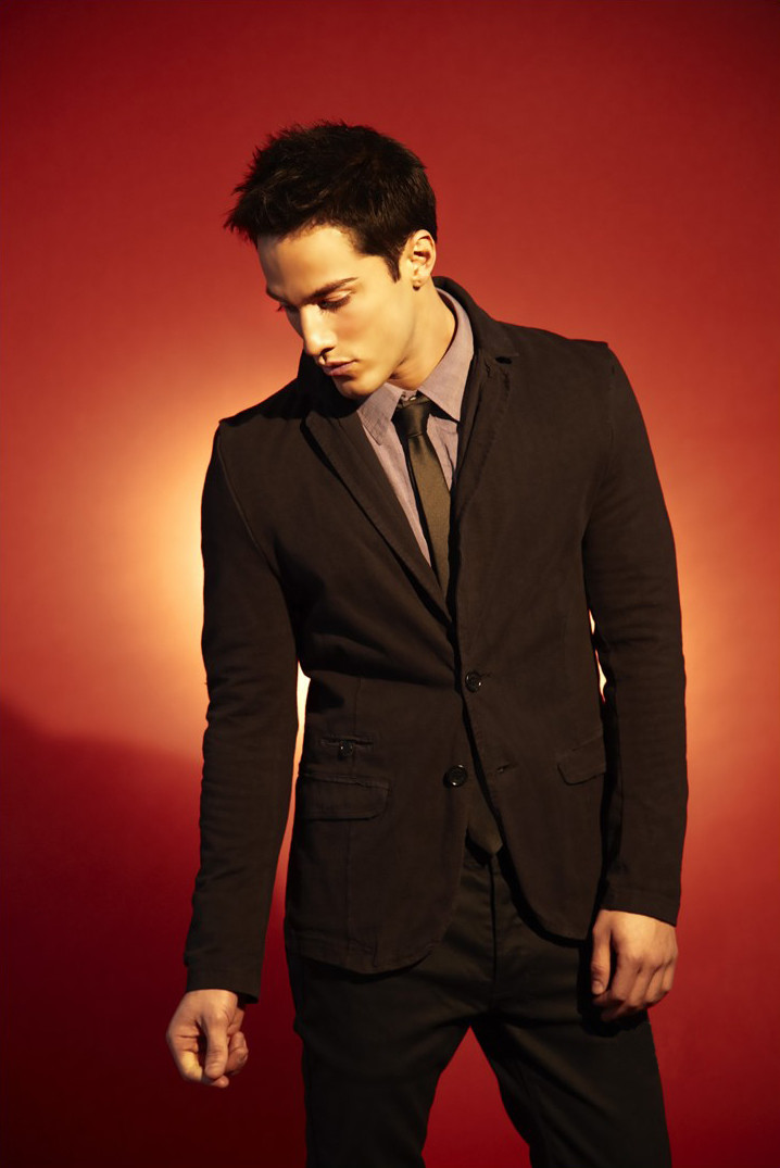 Michael Trevino: pic #416807