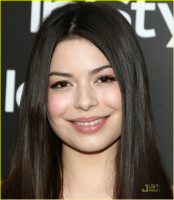 Miranda Cosgrove photo #