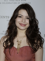 Miranda Cosgrove photo #