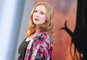 Molly C. Quinn photo #