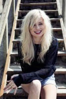 Nina Nesbitt photo #