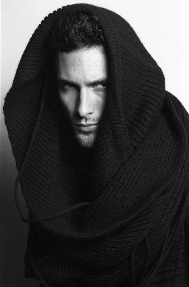 Noah Mills: pic #301363