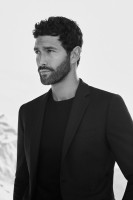 Noah Mills photo #