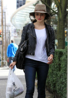 Phoebe Tonkin photo #