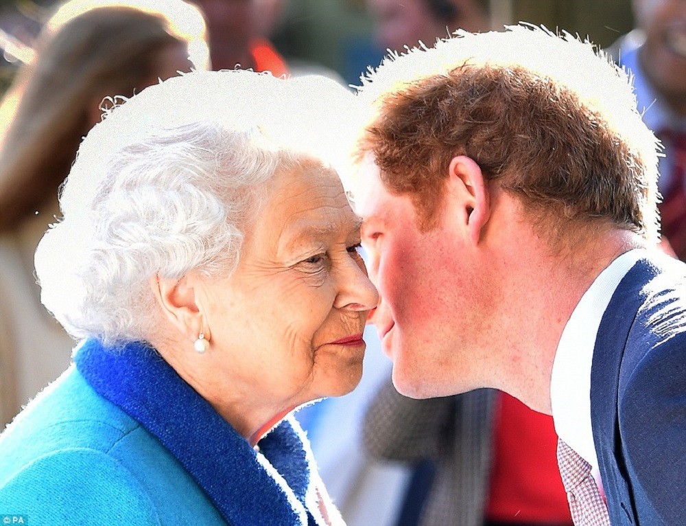 Queen Elizabeth ll : pic #777898